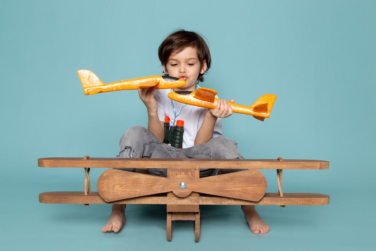 Cum pregatim copilul pentru zborul cu avionul. Trucuri din partea unui specialist